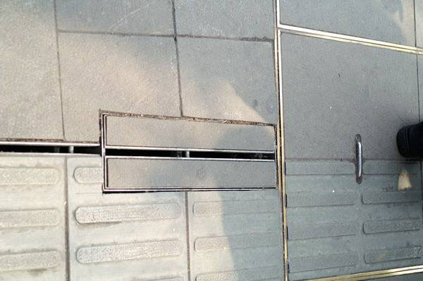 不锈钢缝隙式检查井盖板案例图