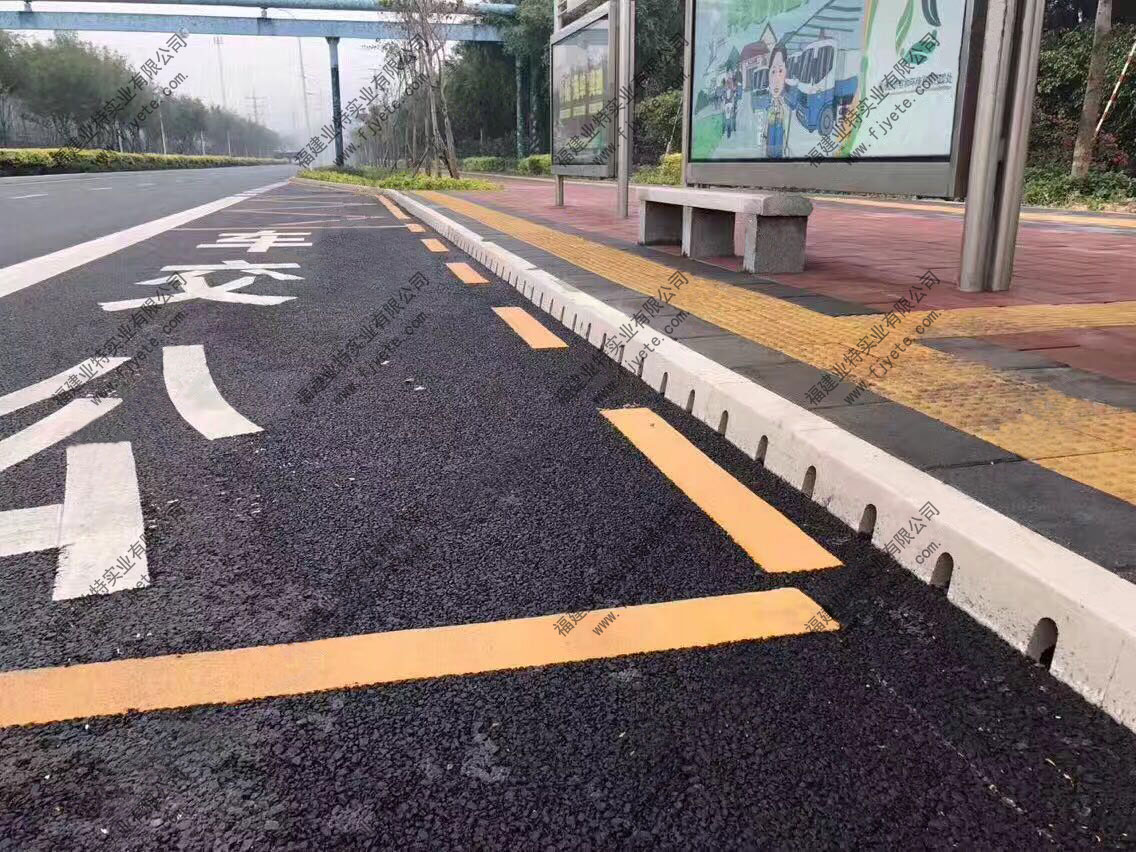 道路两侧排水沟效果图
