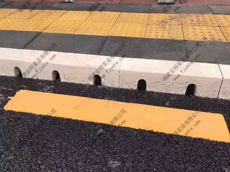路缘石排水沟案例图-02