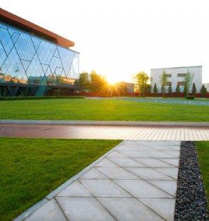 体育馆卵石排水沟