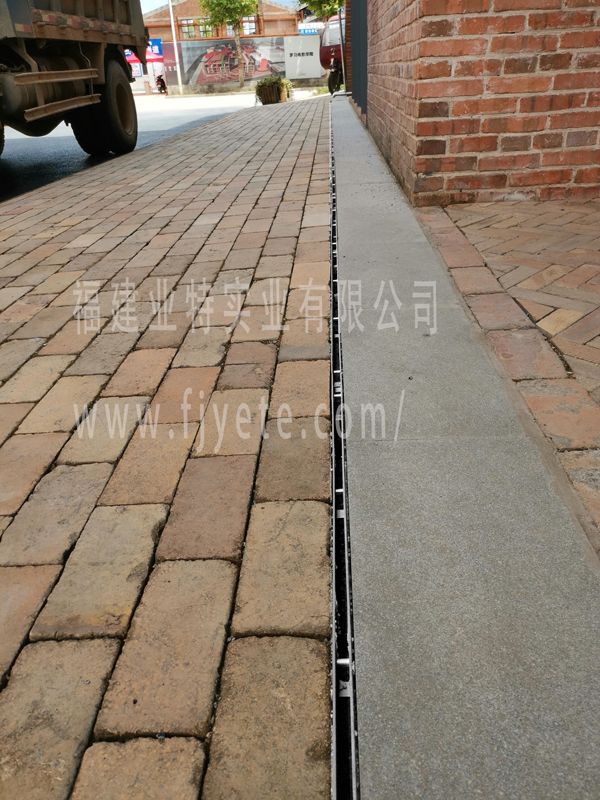 不锈钢缝隙式排水沟盖板案例图