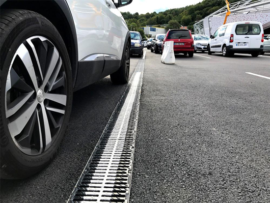 停车场U型槽排水沟应用